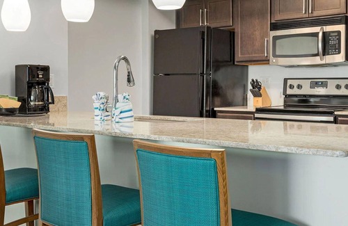 Cherry Grove Beach Resort | 2 Bedroom Deluxe Oceanfront at Club Wyndham Towers on the Grove