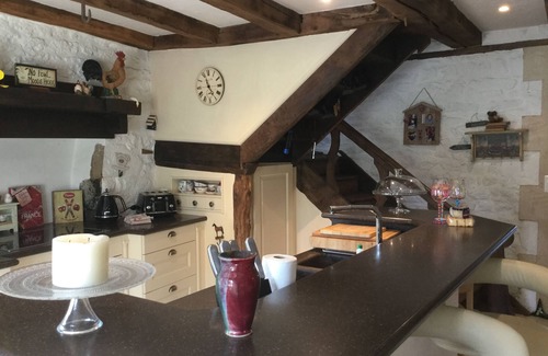 Betton House | 2 bedroom family canalside character cottage with jaccusi and 10 mn to Dinan