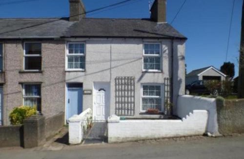 Edern House | 2 Bedroom Family Cottage Dog Friendly Edern North Wales