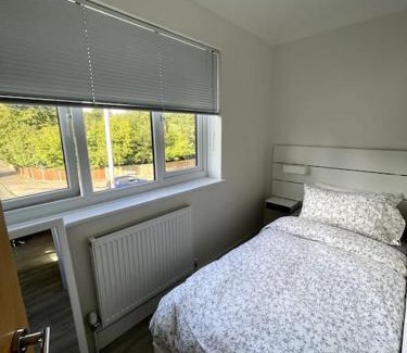 Bracknell Apartment | 2 Bedroom Flat Bracknell Free Parking