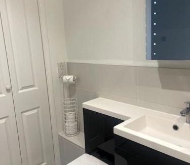 Bracknell Apartment | 2 Bedroom Flat Bracknell Free Parking