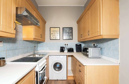 Inverurie Apartment | 2 Bedroom Flat - Free Parking