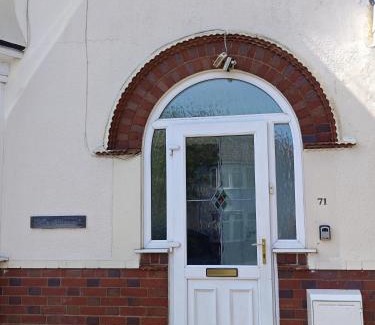 Cradley Apartment | 2 Bedroom Flat