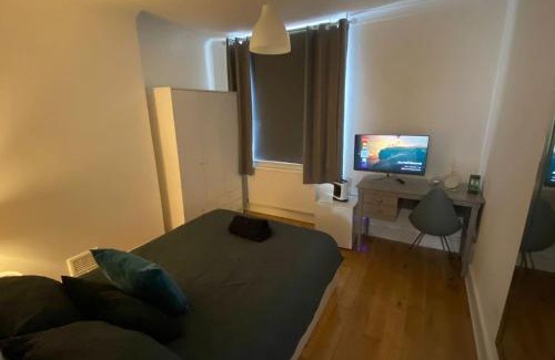 Camberwell Green Apartment | 2 Bedroom Flat in Camberwell Green - Central Location with excellent connections to tourist attractions and main London airports