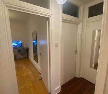 Camberwell Green Apartment | 2 Bedroom Flat in Camberwell Green - Central Location with excellent connections to tourist attractions and main London airports