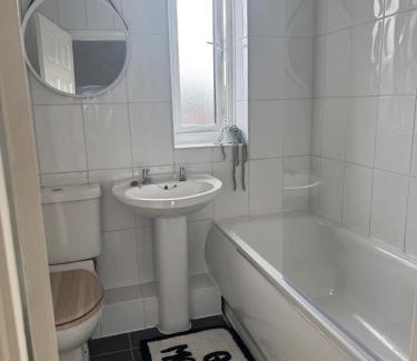 Crawcrook Apartment | 2 bedroom flat in Newcastle - Free street parking