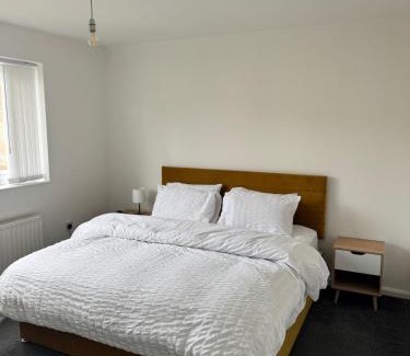 Crawcrook Apartment | 2 bedroom flat in Newcastle - Free street parking