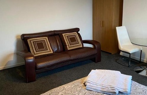 Chorlton-on-Medlock Apartment | 2 Bedroom Flat with free parking in Manchester