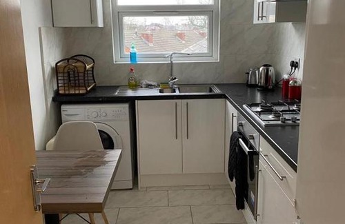 Chorlton-on-Medlock Apartment | 2 Bedroom Flat with free parking in Manchester