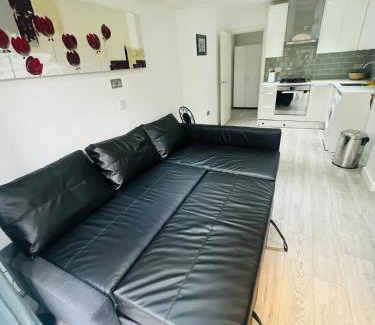 Kilburn Apartment | 2 bedroom flat with garden