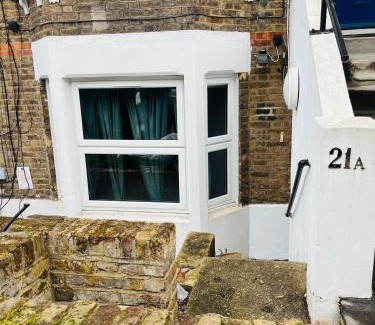 Kilburn Apartment | 2 bedroom flat with garden