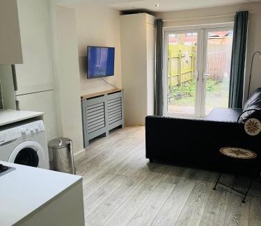 Kilburn Apartment | 2 bedroom flat with garden