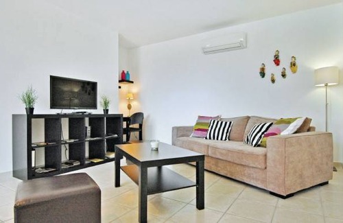 Laudun House | 2 bedroom accommodation in Laudun-L'Ardoise
