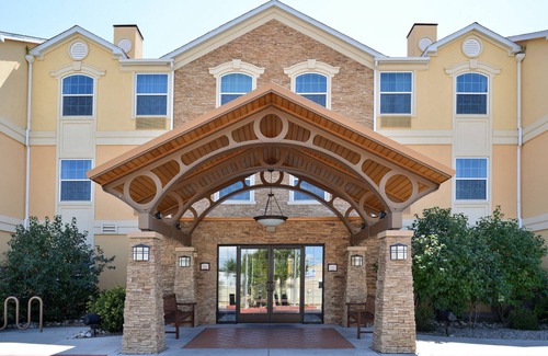 Northeast Heights Condo | 2 Bedroom | Free Daily Breakfast. Pool & Hot Tub