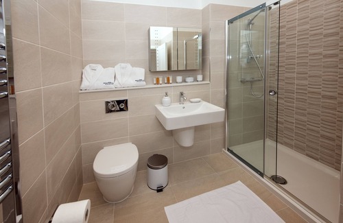 Headington Apartment | 2 bedroom Fully equipped apartment-DISINFECTED with modern design