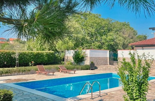 Old Town Villa | 2 Bedroom Garden Villa with pool, near to Sunny beach.