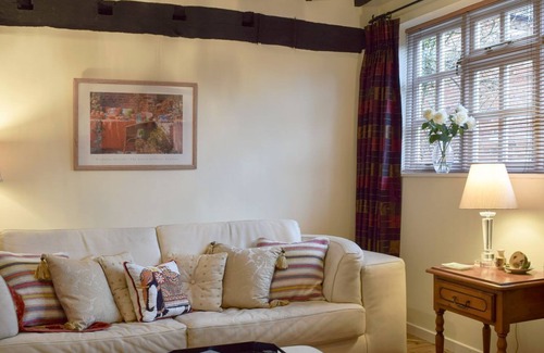 Henley-in-Arden Cottage | 2 bedroom accommodation in Stratford-Upon-Avon