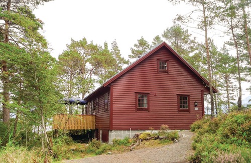 Gjuvsland House | 2 bedroom gorgeous home in Varaldsøy