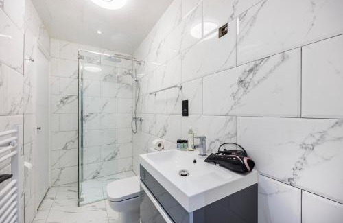 Dulwich Apartment | 2 Bedroom Ground Floor Apartment In East Dulwich , Leisure Stays , Ideal For Long Stays Weekly & Monthly Offers