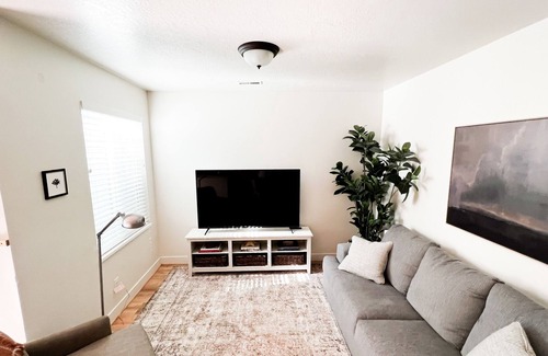 American Fork House | 2 Bedroom Guest House with Modern Amenities