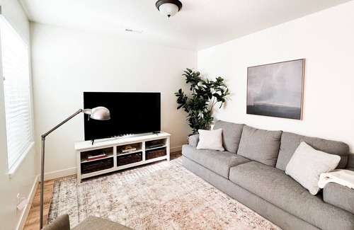 American Fork House | 2 Bedroom Guest House with Modern Amenities