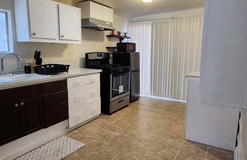 Midway City House | 2 bedroom home near Disney Land