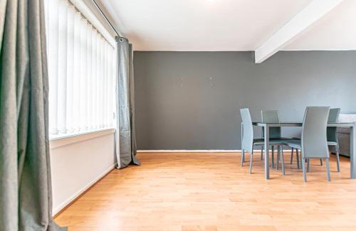 Bootle House | 2 Bedroom Home - Netflix , Nice Area