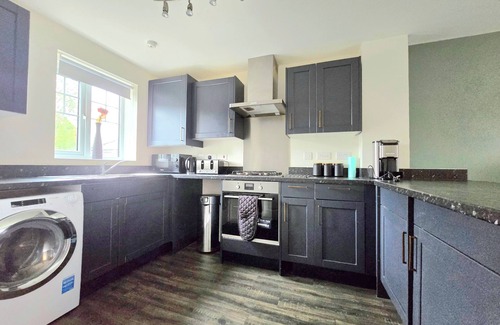 Forsbrook House | 2 Bedroom Home-sleeps7,fast Wifi,near Altontowers