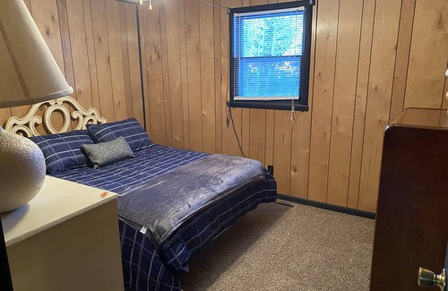 Crivitz Cottage | 2-bedroom house/cottage Sleeps 6