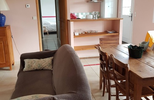 Fondettes House | 2 bedroom house, enclosed garden, single storey with pool access