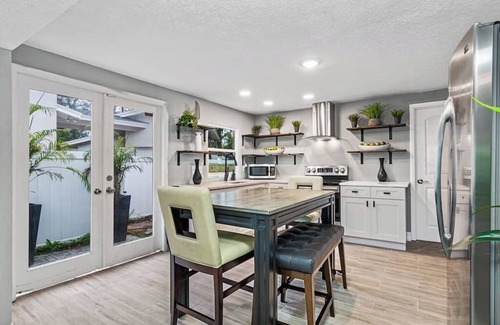 Safety Harbor House | 2 bedroom House in Clearwater w/access to Swimming Pool