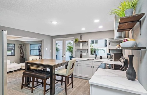 Safety Harbor House | 2 bedroom House in Clearwater w/access to Swimming Pool
