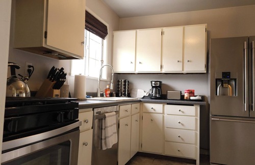 Harbor House | 2-bedroom house in charming Long Beach 7 minutes from Long Beach Airport.