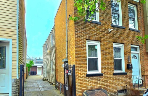 North Ironbound House | 2-bedroom house in peaceful Newark with AC, WiFi. Relax and unwind
