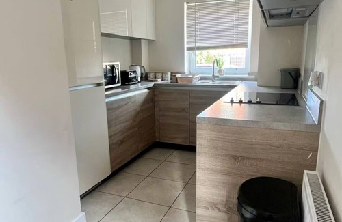 Chatham House | 2 Bedroom House in Quiet Neighbourhood, Conveniently Located- 2 Parking Spaces