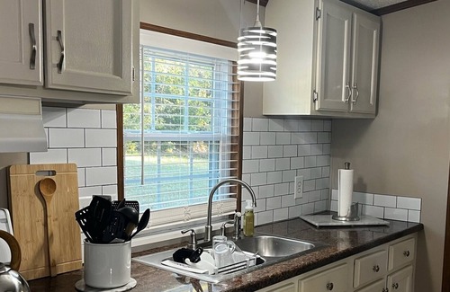 Grand Rivers House | 2-bedroom house in Grand Rivers with 2 Boat Ramps and Patti's Nearby - KY Lake