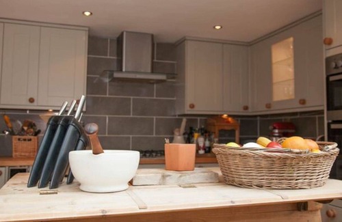Deal House | 2 Bedroom House Next to the Sea, Lots of Fun!