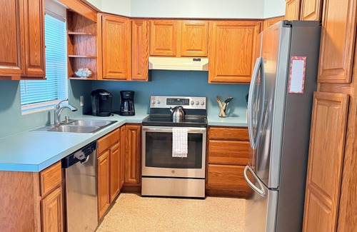Satellite Beach House | 2-bedroom house in Satellite Beach I 4 Min Walk from the Beach