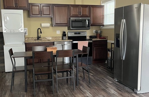 Dalton House | 2-bedroom house with AC, WiFi in delightful Dalton