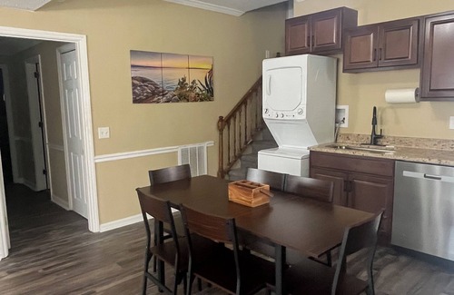Dalton House | 2-bedroom house with AC, WiFi in delightful Dalton
