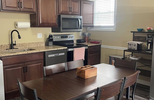 Dalton House | 2-bedroom house with AC, WiFi in delightful Dalton