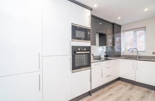 Borehamwood House | 2 bedroom house with parking in Borehamwood