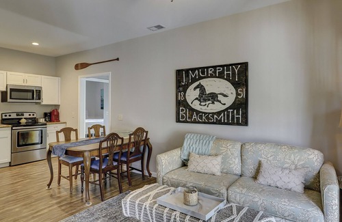 Bluffton Apartment | 2 Bedroom in Calhoun Street Promenade with Balcony