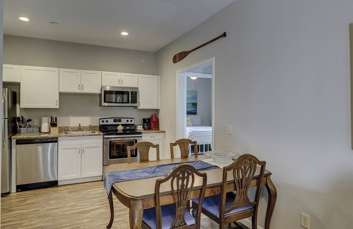 Bluffton Apartment | 2 Bedroom in Calhoun Street Promenade with Balcony