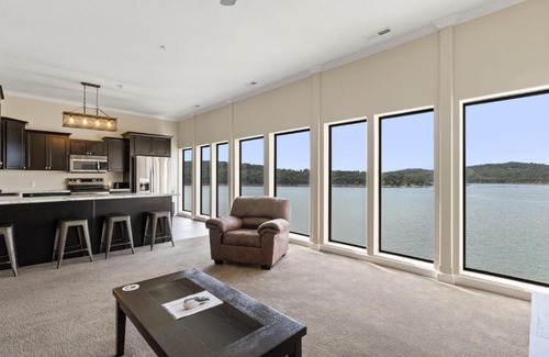 Ridgedale House | 2 Bedroom Lake View Villa - Unit 405