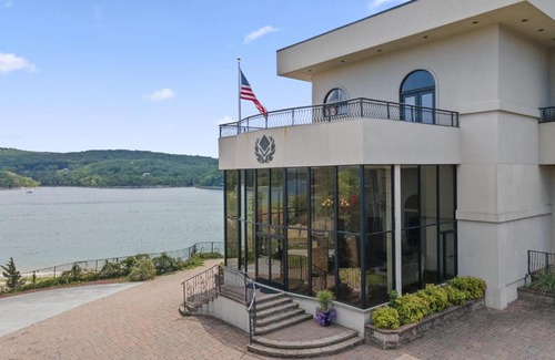 Ridgedale House | 2 Bedroom Lake View Villa - Unit 405