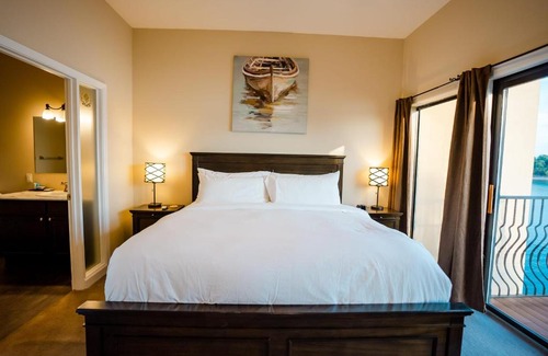 Ridgedale House | 2 Bedroom Lake View Villa - Unit 209