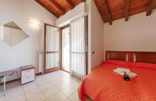 Acquaseria Apartment | 2-Bedroom Lakeview Apartment At The Lake