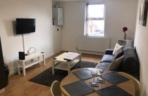Loughborough Apartment | 2 Bedroom Large First Floor Apartment with FREE Parking