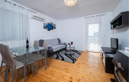 Skatari Apartment | 2 Bedroom Lovely Apartment In Pula